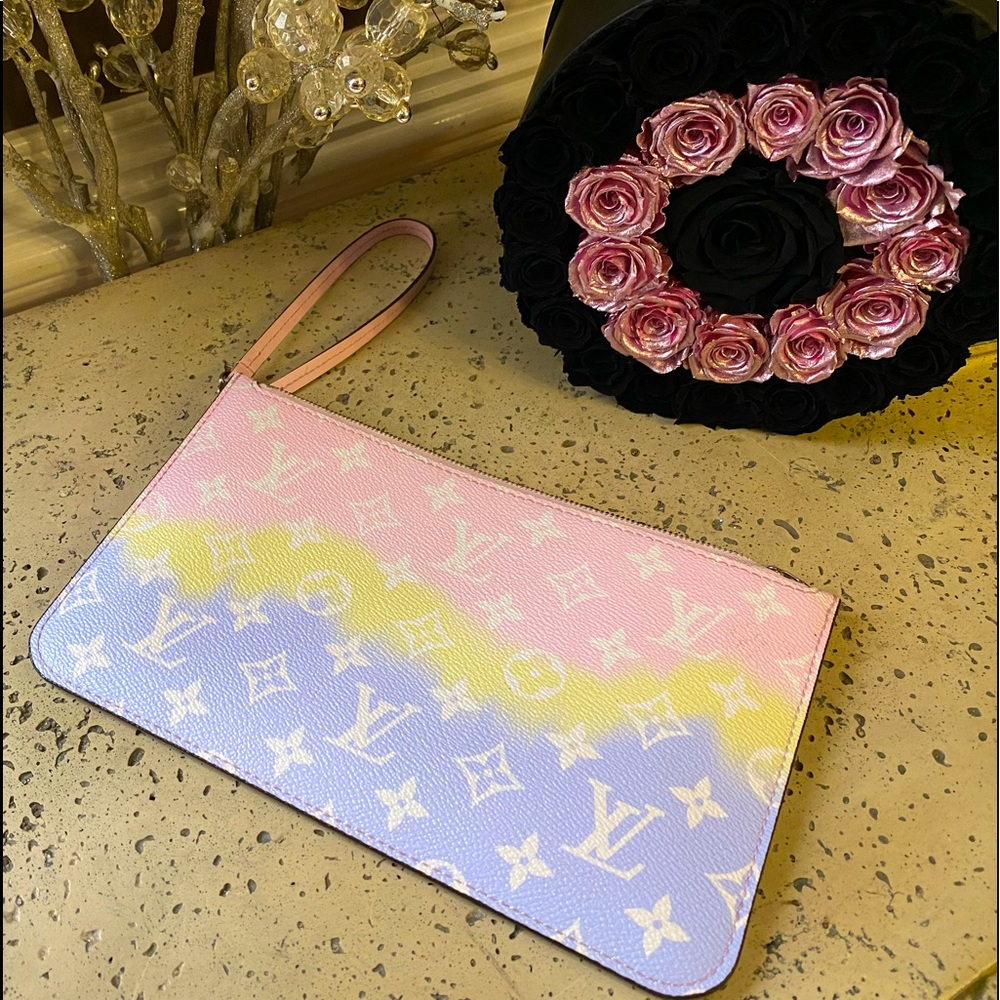 LIMITED EDITION,SOLD OUT!! LOUIS VUITTON NEVERFULL ESCALE POUCH/WRISTLET PASTEL